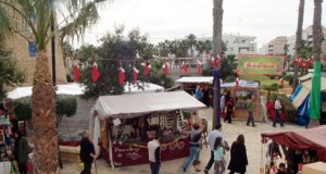 El entorno del Castillo de Roquetas se convierte en un mercado de navidad