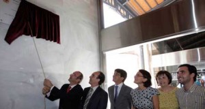 El consejero de Turismo y Comercio inaugura el Mercado Central de Almería