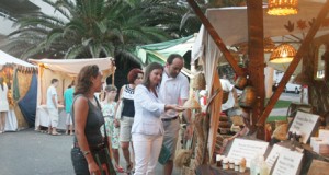 Almerimar retrocede en el tiempo con un mercado medieval