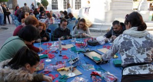 Talleres de adornos navideños y un mercado gastronómico llenaron la Plaza Vieja