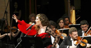 Morente y Perianes levantaron al público de sus asientos a ritmo de Falla