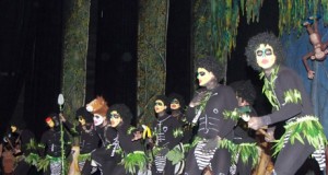 Las agrupaciones roqueteras deslumbran en la Muestra de Carnaval