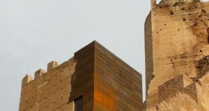Amigos de la Alcazaba denuncia por escrito la restauración de la Muralla de Jayrán