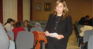 Naima Ejbari presenta su último libro en la Biblioteca de Roquetas