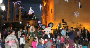 Huercal Overa iluminada por velas en la Noche de la Luz