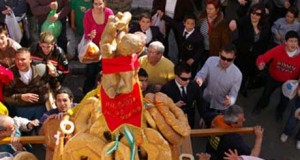 Doce municipios almerienses lanzan roscos a San Sebastián