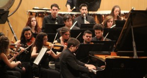 Javier Perianes se echa a cuestas a la Joven Orquesta de Andalucía
