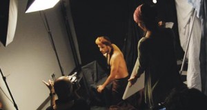 Paco Peregrín muestra la fotografía de moda a una decena de ‘afortunados’