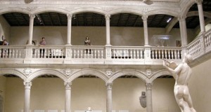 Alonso anuncia que se restituirá el patio del Castillo de Vélez Blanco pero no precisa cuándo