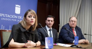 Moda con las formas de la Costa de Almería