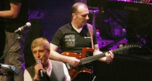 Nostalgia e ilusión en el concierto de Los Pecos