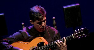 El guitarrista Pedro Sierra actúa este sábado en la peña El Ciego del Playa de Huércal