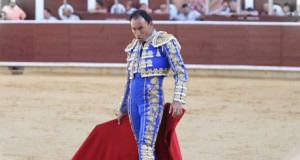 El diestro Pepín Liria expone su visión de los toros en Roquetas