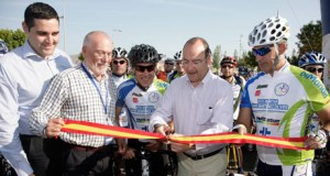 Unos 500 ciclistas se unen a Pedro Delgado en la Marcha Martínez Oliver