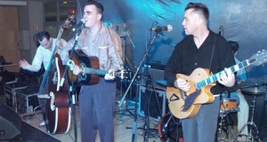 El rock y los tupés también están de moda