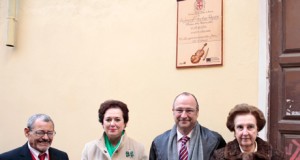Almería recuerda con una placa al violinista Antonio Cuadra