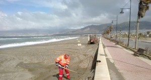 El Ejido pone a punto sus playas para las vacaciones de Semana Santa