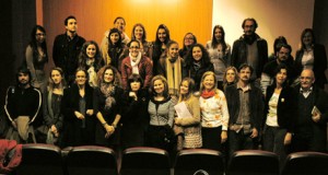 Un centenar de personas celebran el Día Internacional de la Poesía en la UAL