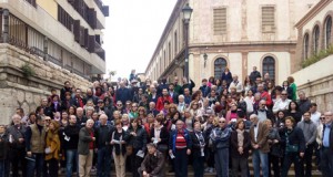 Amigos de la Alcazaba reúne a 200 personas para visitar el centro Puerta de Almería