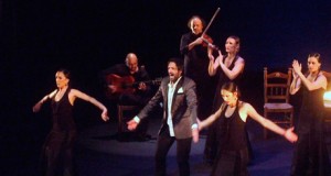 El embrujo de Rafael Amargo y su 'Suite Flamenca' cautiva a Roquetas
