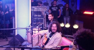 Raimundo Amador tira de temas muy conocidos en la presentación de su último disco