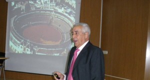 Ramón Vila repasa sus 40 años como médico de la Maestranza en Roquetas