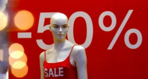 Las tiendas del centro se preparan para unas rebajas con descuentos del hasta el 50%