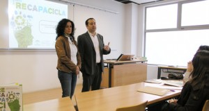 La cultura del reciclaje entra en las aulas de la Universidad