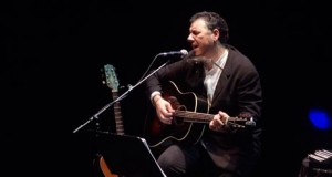 Carlos Goñi y los suyos, veinte años de historia del rock español