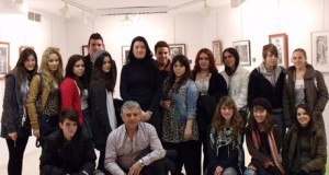 Un grupo de jóvenes muestran a los Reyes Magos del siglo XIX