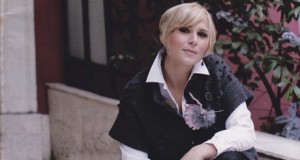 Rosa López repasará sus diez años sobre el escenario en Adra
