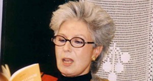 Rosa Díaz es protagonista en el Aula de Literatura de Roquetas