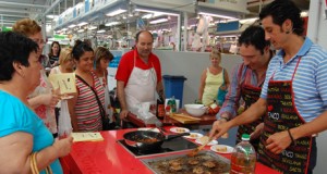 El diestro Ruiz Manuel y el periodista Diego Bravo, cocineros por un día