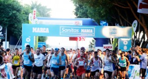 Cerca de mil corredores toman las calles de Almería