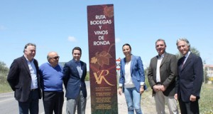 Ronda indica el camina de la ruta del vino