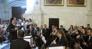 Las Claras se quedó pequeño para el homenaje a la saeta