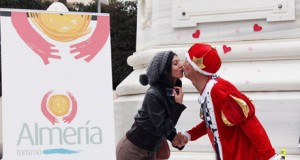 Besos, juegos y mucho amor en la Plaza Vieja