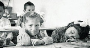 Javier Berenguel descubre el ‘Sol de la infancia’ en El Ejido