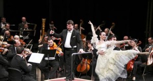 El Maestro Padilla saluda al año nuevo con la Strauss Festival Orchestra