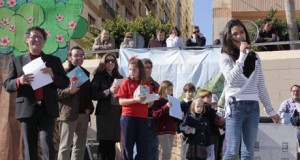 Unos mil escolares claman por la paz en el Anfiteatro de la Rambla