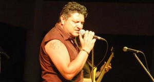 Rock & Roll y música de los setenta, de la mano de Cinco Duros y Teddy Boys, en Roquetas y Aguadulce este sábado