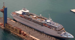 Almería recibe tres cruceros con 1.500 turistas