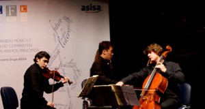 Médicos de Almería disfrutan con la música del Trío Evocación