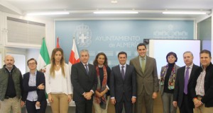 Almería se vuelca en las redes sociales en busca de más turistas
