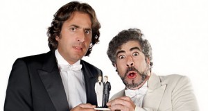 Antonio Garrido y Agustín Jiménez prometen 'Una boda feliz' en Roquetas