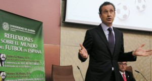 Valdano lamenta que se esté «belenestebanizando» el fútbol