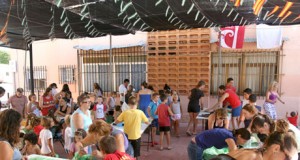 Manualidades y juegos marcan la agenda del programa ‘Verano en familia’ de Adra