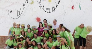 Cerca de cien voluntarios invierten sus vacaciones en los campos de trabajo de Almería
