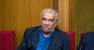 Derek Walcott y Claribel Alegría cierran el Mayo Poético