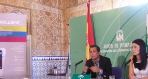 La campaña de información sexual Yaperollama inicia en Almería su recorrido por la costa andaluza